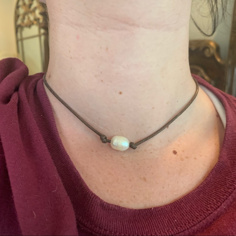Pearl choker